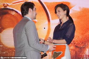 男明星互吻,男明星们的深情瞬间