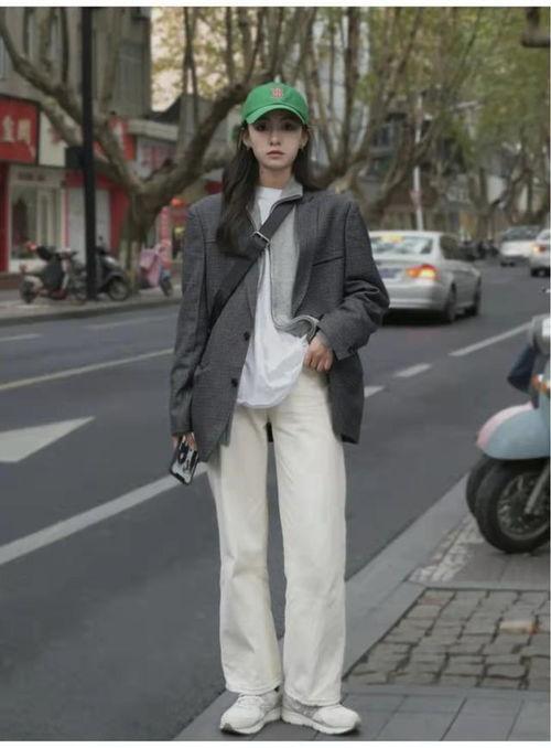 米白色裤子搭配图片,打造简约时尚造型